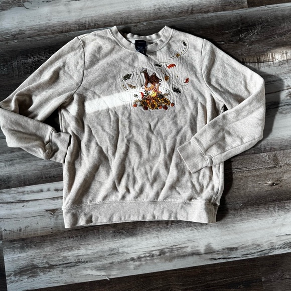 Basic Editions Tops - Vintage Women’s Beige cat Graphic Sweater